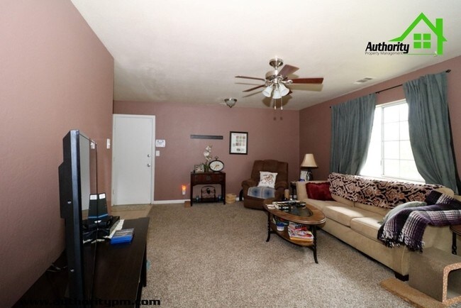 Building Photo - 1550 Benton Dr
