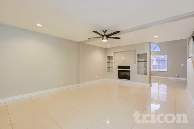 Building Photo - 2613 N 89th Dr