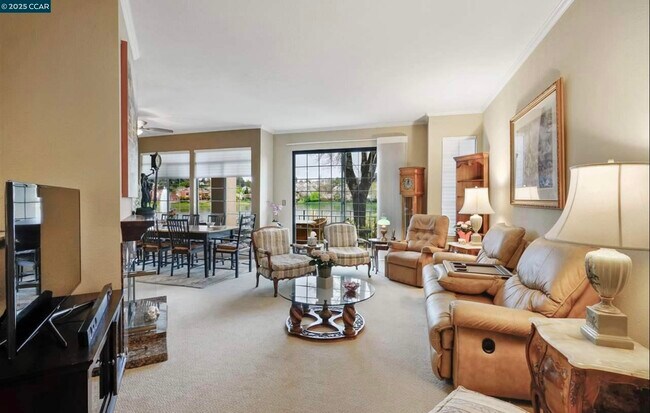 Foto del edificio - 30 Eagle Lake Pl