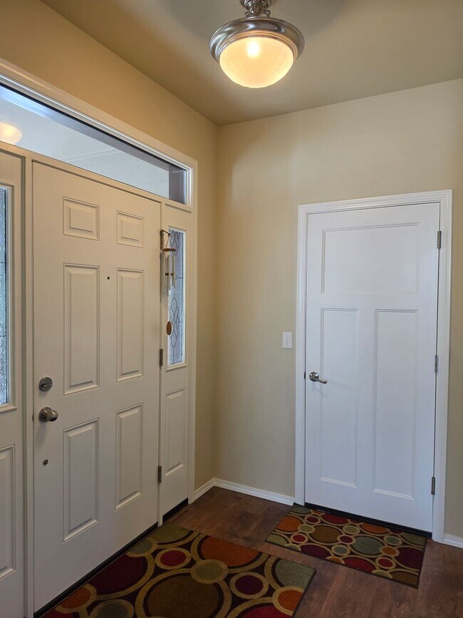 Foto del edificio - 21697 NW Monterey Loop