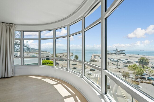 Foto del edificio - Light Filled 2 Bed, 2 Bath South Beach Por...