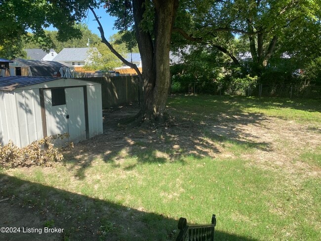 Foto del edificio - 2711 Gardiner Ln