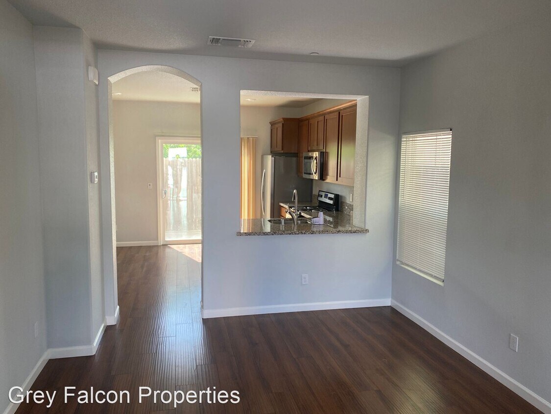 Primary Photo - 3 br, 2.5 bath House - 8168 Creeping Willo...
