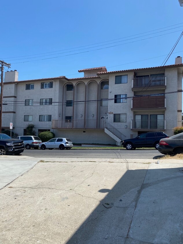 Building front view - 1414 260th St