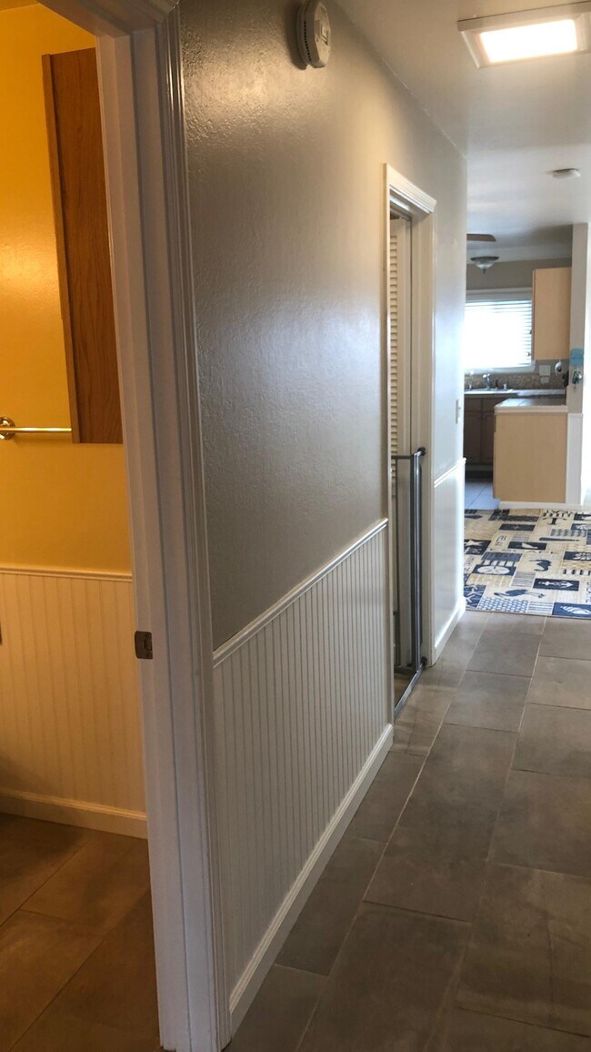 Building Photo - 1586 Dolphin Dr