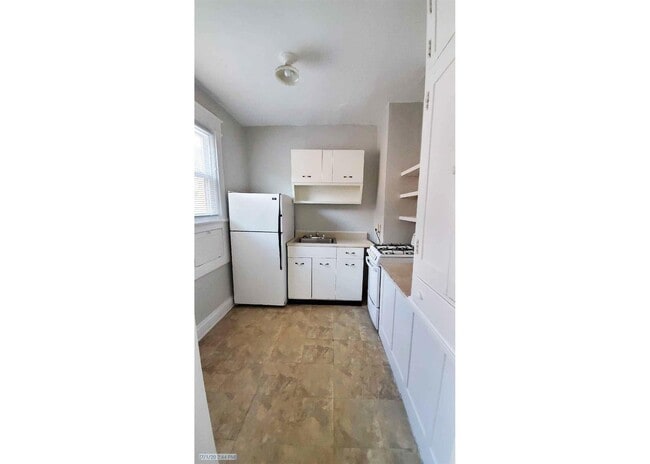 Foto del edificio - 3027 Clifton Ave