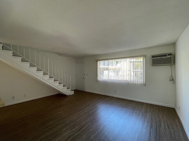 Foto del edificio - 1350 E Washington Blvd