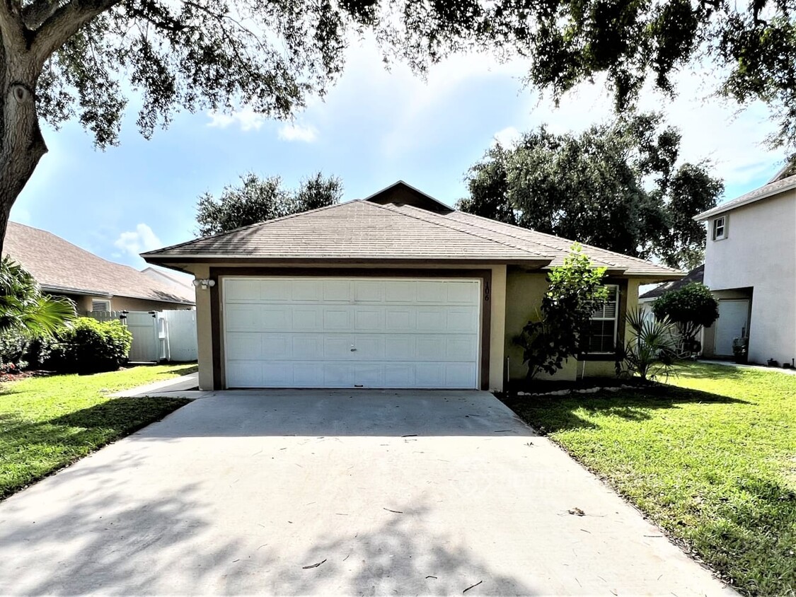 Primary Photo - 106 Pennock Landing Cir