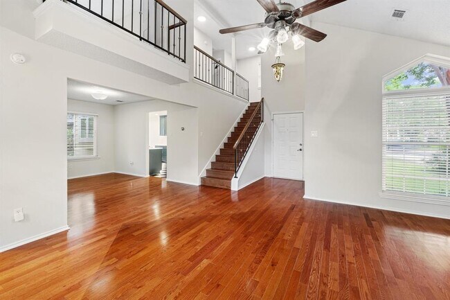Building Photo - 15905 De Peer Ave