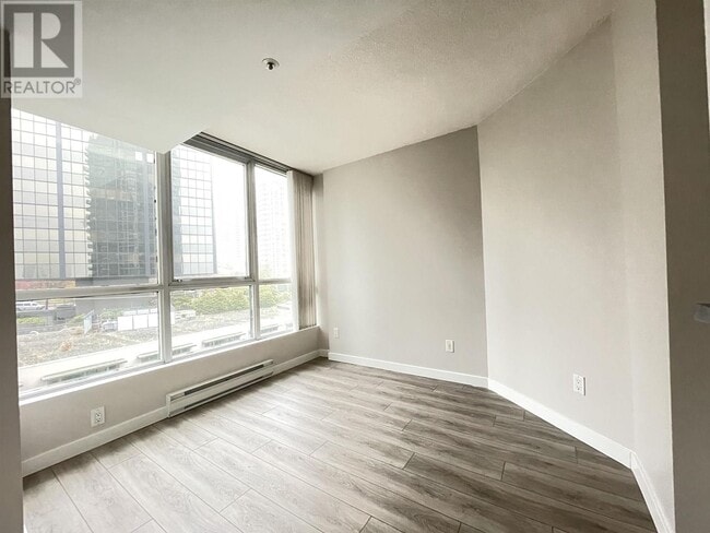 Photo du bâtiment - 588-588 Broughton St