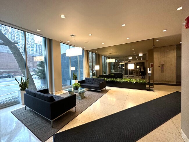 Foto del edificio - 1255 N Sandburg Ter