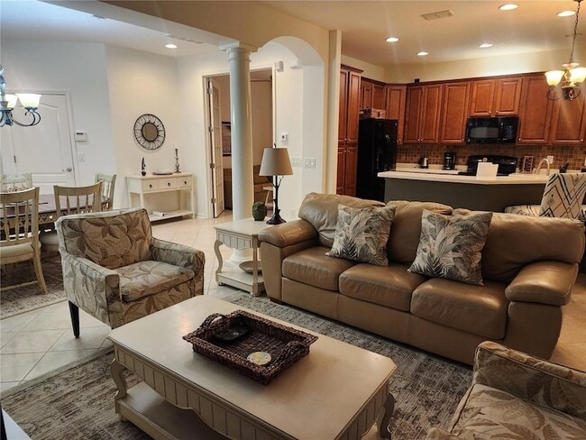 Building Photo - 8119 Villa Grande Ct