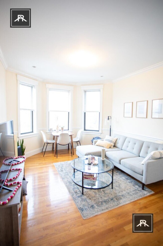 Foto del edificio - 3 bedroom in Allston MA 02134