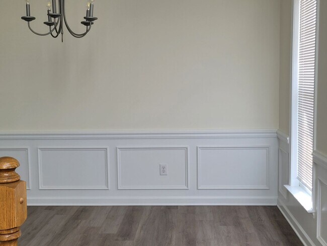 Foto del edificio - Lovely 4 bedroom, 2.5 bath available 9/13/24