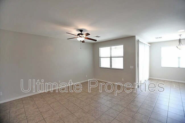 Foto del edificio - 23761 W Watkins St