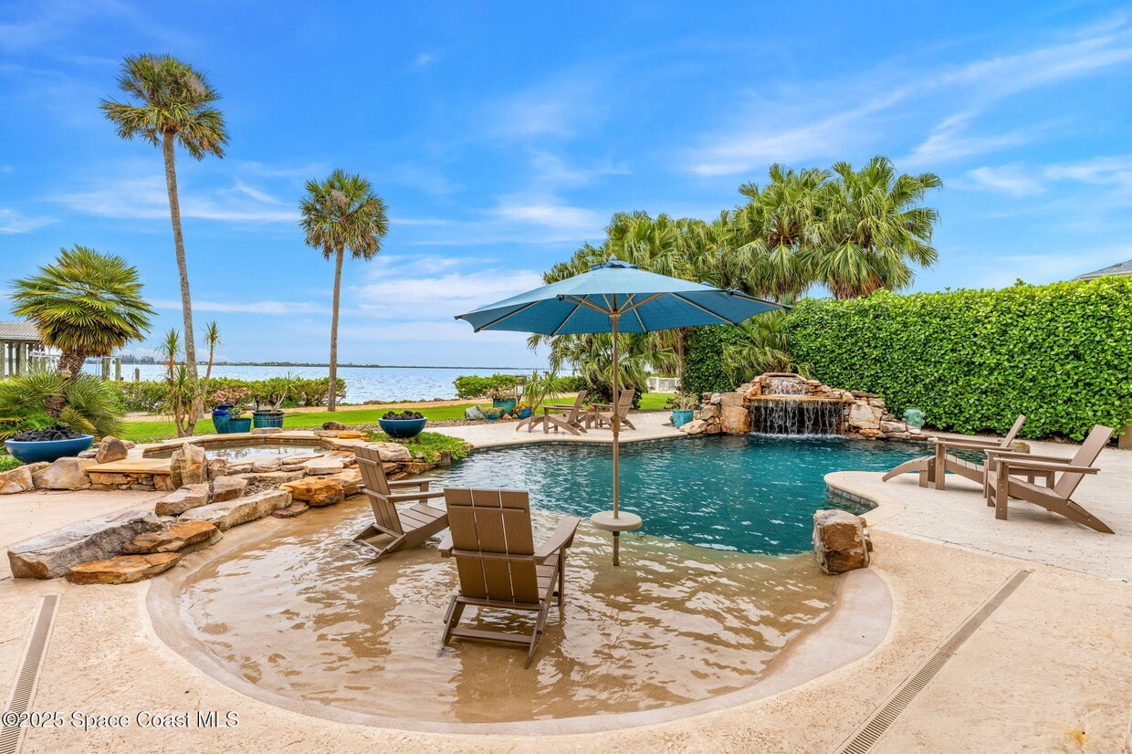 Foto principal - 2442 Newfound Harbor Dr
