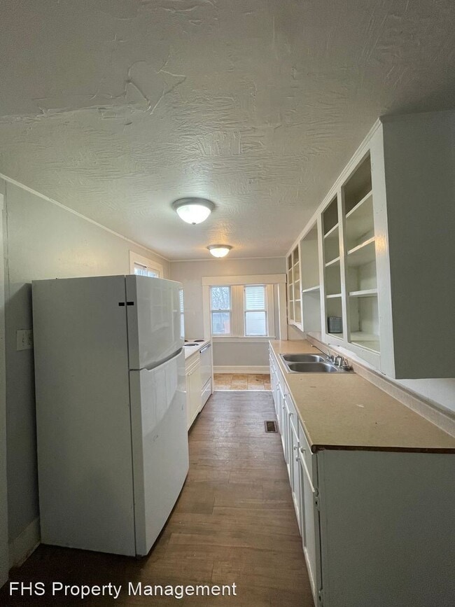Building Photo - 2 br, 1 bath House - 926 W Brower