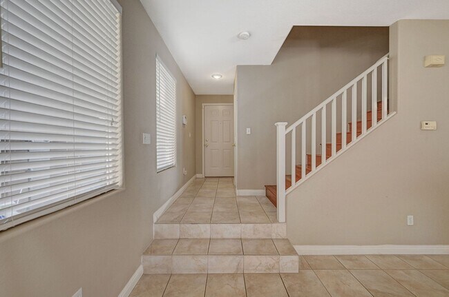 Building Photo - Beautiful 3 bedroom 2.5 bath home in covet...