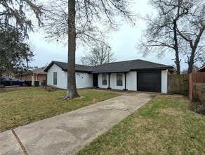 Building Photo - 8410 Rinn St