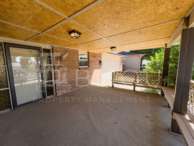 Photo - Large Main Level Living House