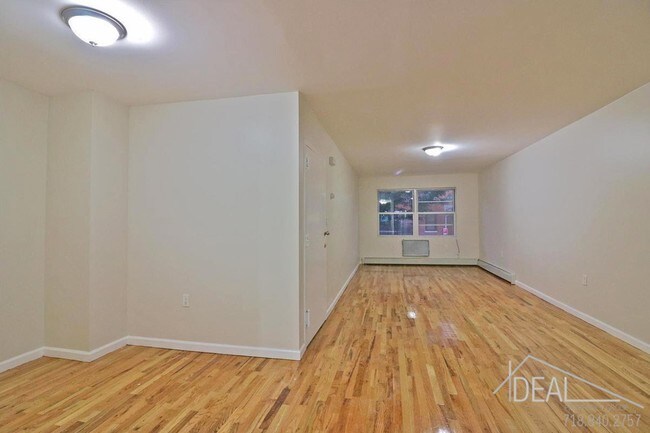 Building Photo - 484 E 29th St