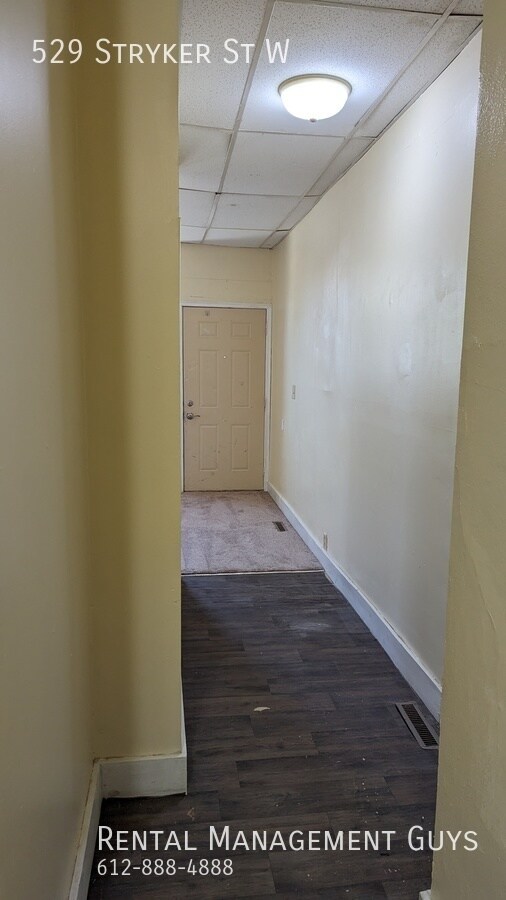 Building Photo - Nice 1 Bedroom Available Immediately!