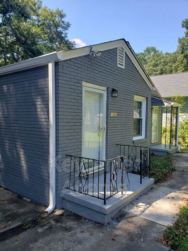 Building Photo - 1540 Avon Ave SW
