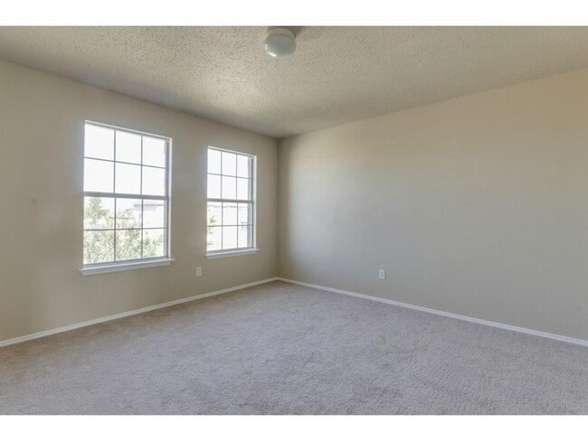 Building Photo - 617 Oxford Dr
