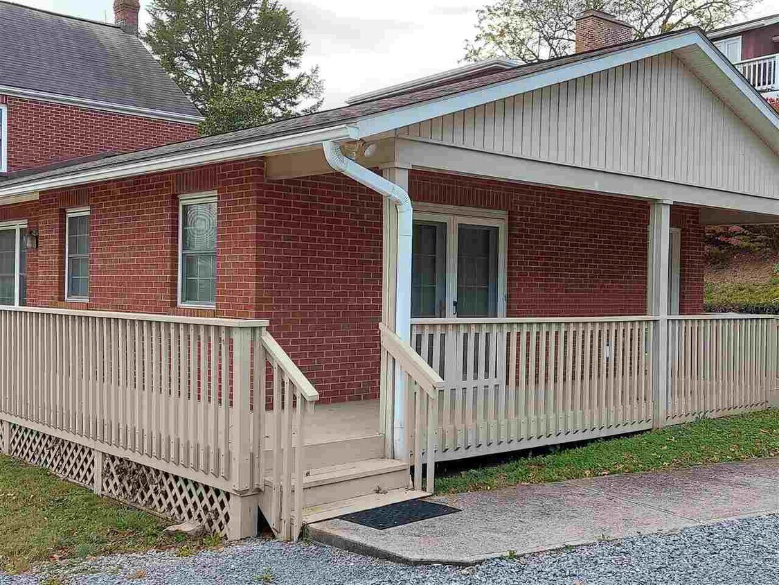 1270 S Dogwood Dr, Harrisonburg, VA 22801 Townhome Rentals in