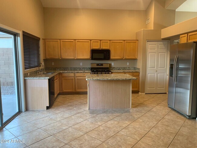 Building Photo - 15844 S 17th Dr