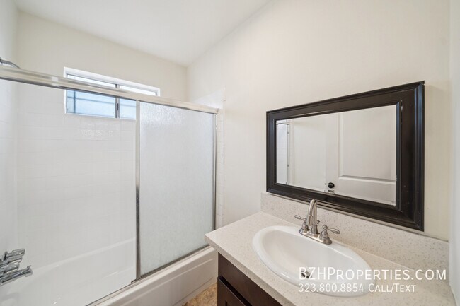 Foto del edificio - 5391 Romaine St