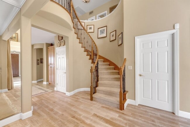 Building Photo - Stunning Rental in El Dorado Hills with Go...