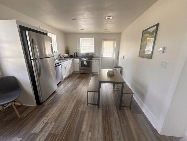 Foto del edificio - 405 Cedar Lane Rd