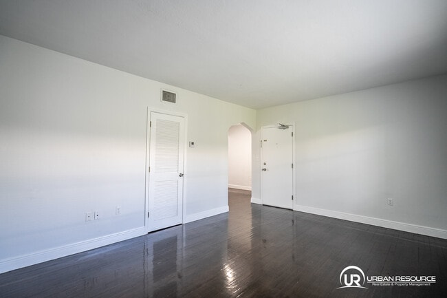 Building Photo - 1007 Bay Dr