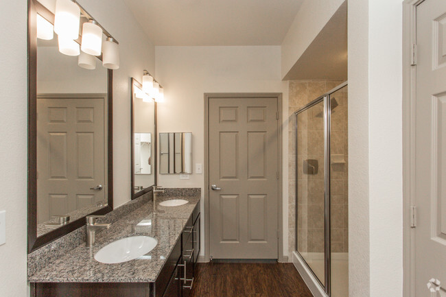 Master Bathroom - Hollyoak Senior Living