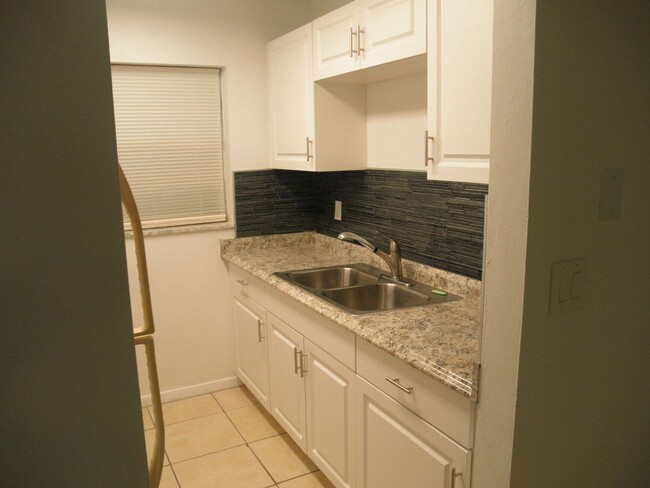 Building Photo - South Sea Apts