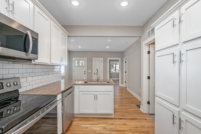 Foto del edificio - 654 11th St NW