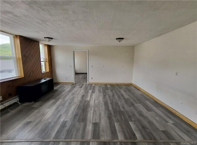 Foto del edificio - 45 Stewart Ave