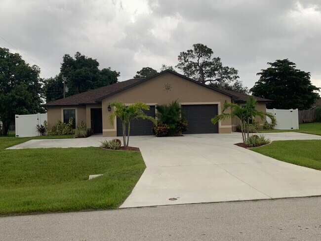 Foto del edificio - 3729 SW 8th Ct