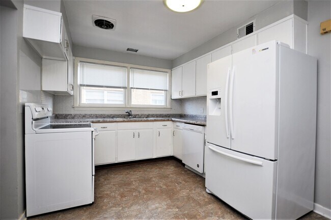 Building Photo - 8922 Bronx Ave