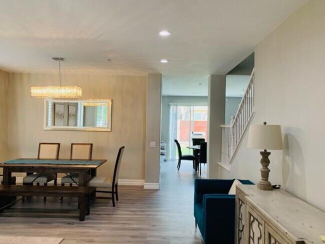 Building Photo - Amazing 5 bedroom home for rent in North F...