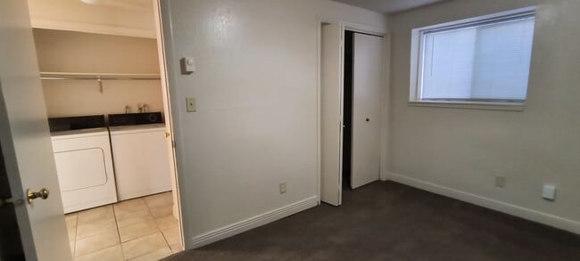 Building Photo - 180 W 895 S