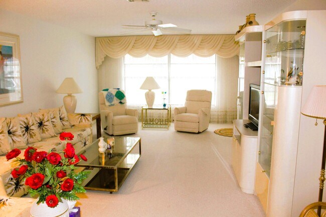 Foto del edificio - 9900 Papaya Tree Trail