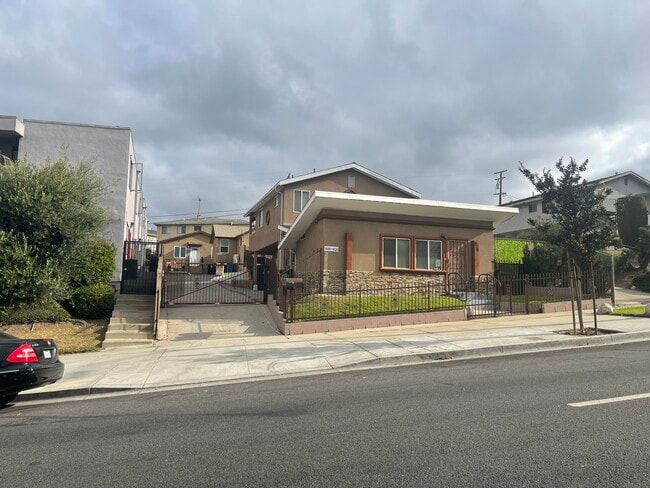 Foto del edificio - 918 Centinela Ave