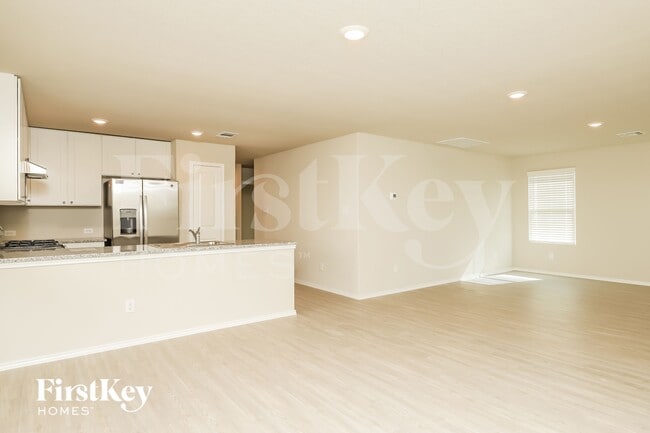 Foto del edificio - 14919 Watson Mill