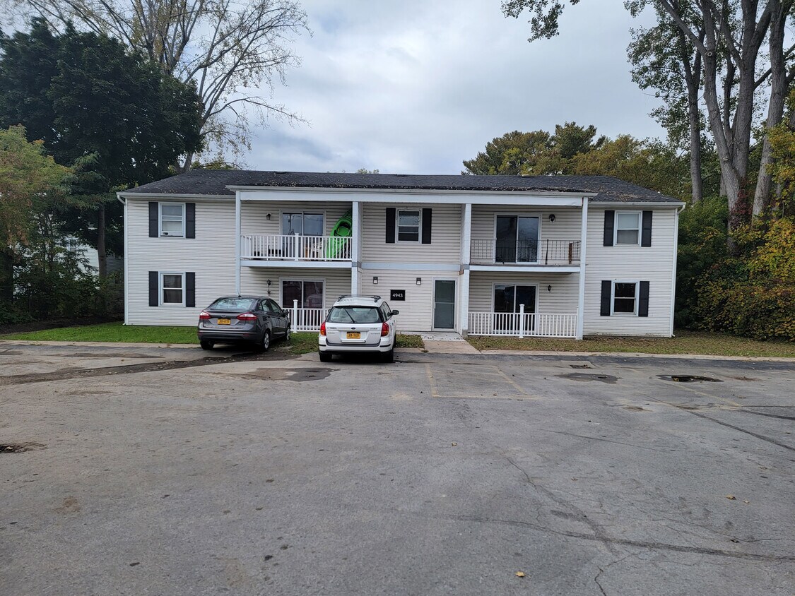 Primary Photo - 4943 S Catherine St