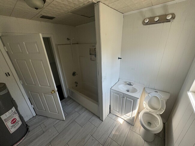 Foto del edificio - 1317 Hendrix Dr