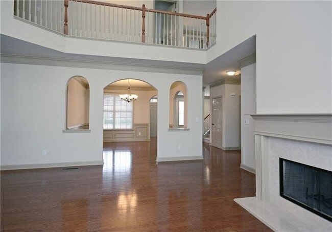 Building Photo - 2727 Staunton Dr