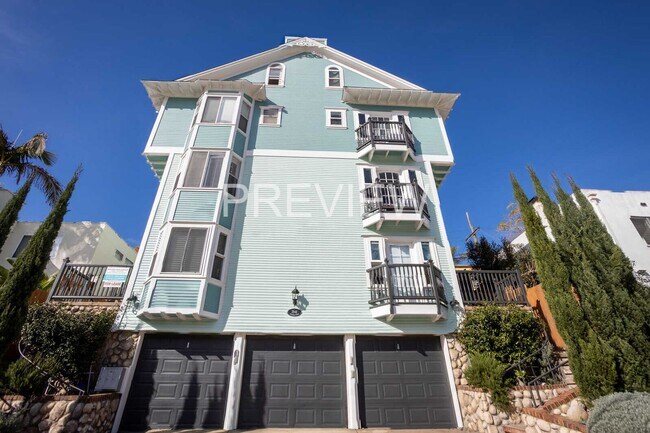 Foto del edificio - STUNNING TOWNHOME 2 BED 2.5 BATH 2 CAR GARAGE NORTH PARK/HILLCRES