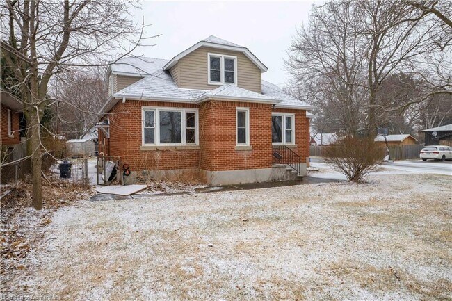 Photo du bâtiment - 20 Cherryhill Dr